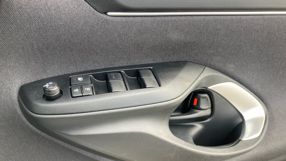Toyota Yaris 1.5 Hybrid Design 5dr CVT Hybrid Hatchback - Image 29