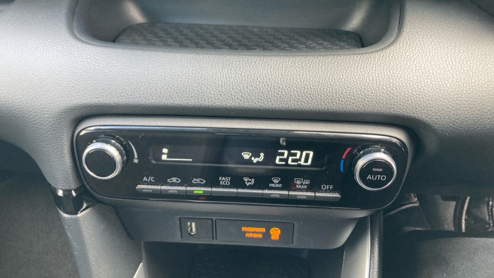 Toyota Yaris 1.5 Hybrid Design 5dr CVT Hybrid Hatchback - Image 33