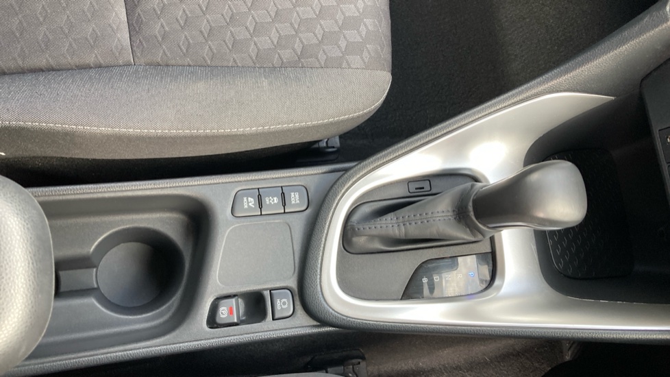 Toyota Yaris 1.5 Hybrid Design 5dr CVT Hybrid Hatchback - Image 35