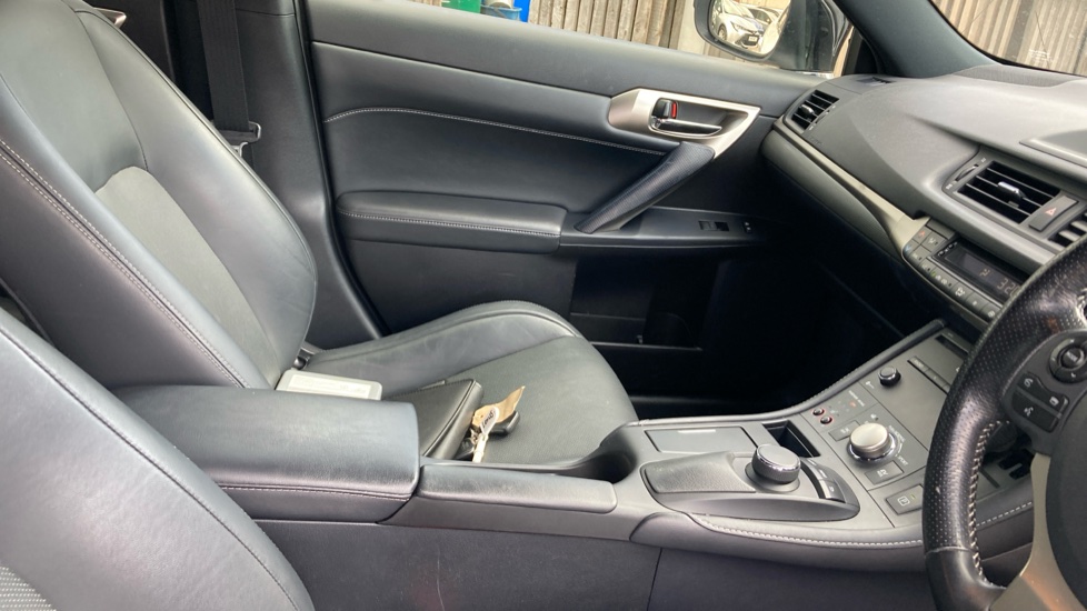 Lexus CT 200h 1.8 F-Sport 5dr CVT [Leather] Hybrid Hatchback - Image 18