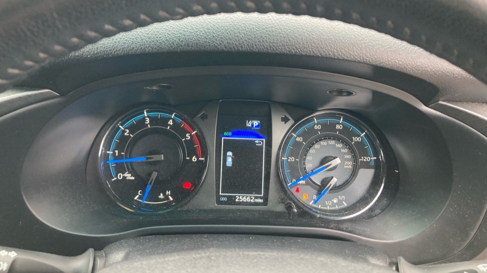 Toyota Hilux Diesel Invincible X D/Cab Pick Up 2.8 D-4D Auto - Image 11