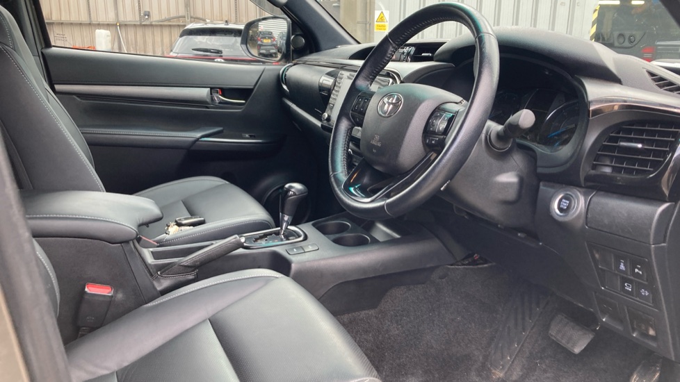 Toyota Hilux Diesel Invincible X D/Cab Pick Up 2.8 D-4D Auto - Image 12