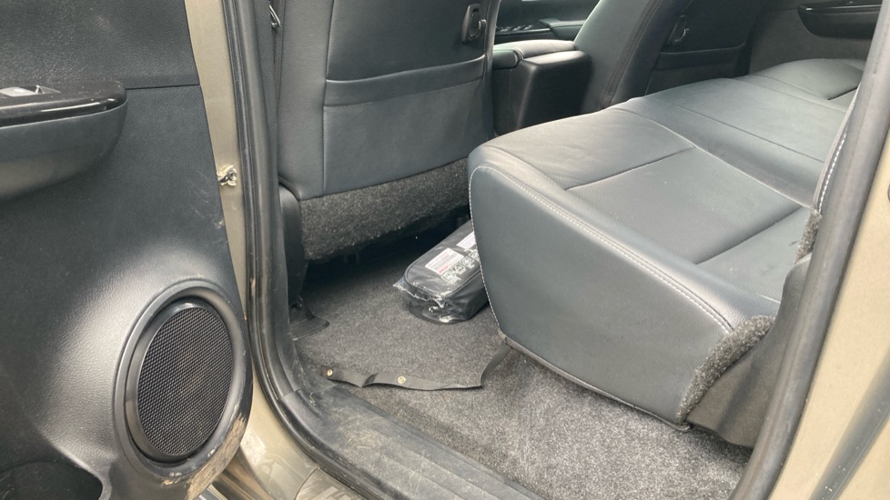 Toyota Hilux Diesel Invincible X D/Cab Pick Up 2.8 D-4D Auto - Image 15