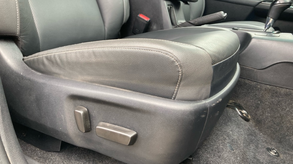 Toyota Hilux Diesel Invincible X D/Cab Pick Up 2.8 D-4D Auto - Image 17