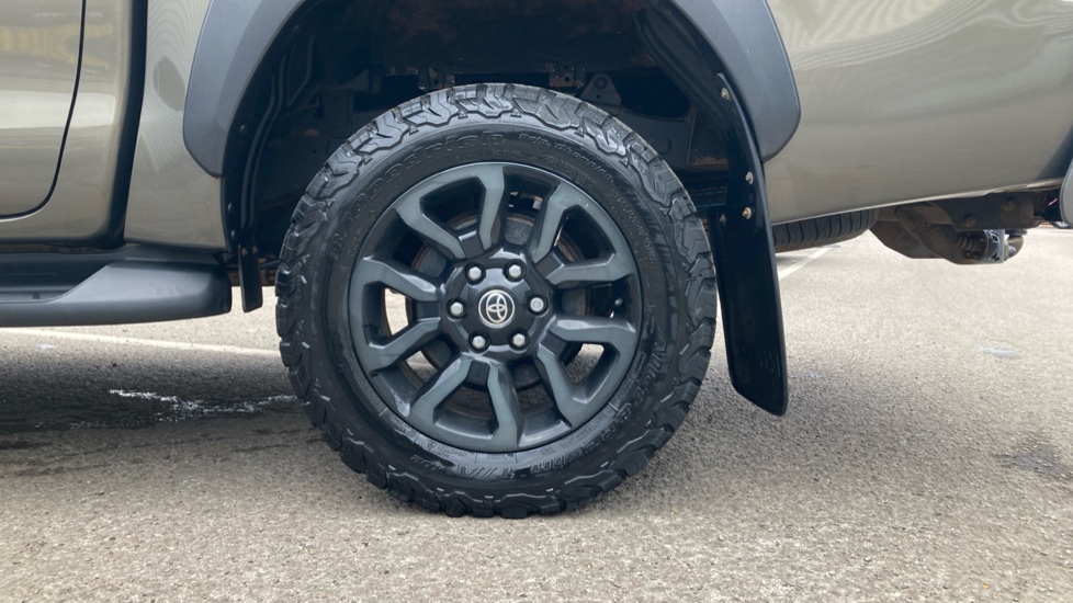 Toyota Hilux Diesel Invincible X D/Cab Pick Up 2.8 D-4D Auto - Image 25