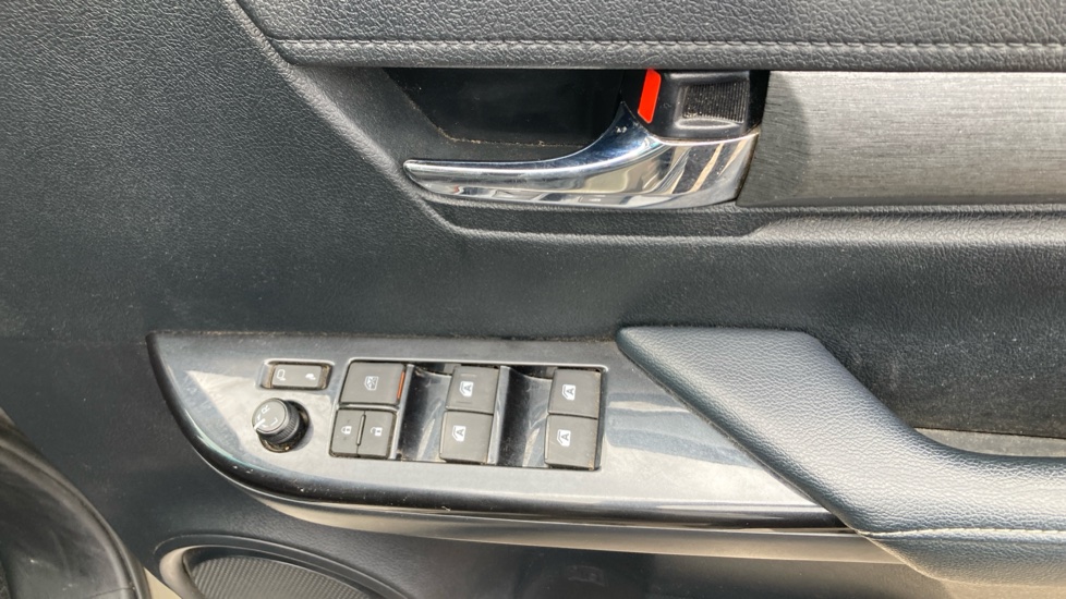 Toyota Hilux Diesel Invincible X D/Cab Pick Up 2.8 D-4D Auto - Image 32