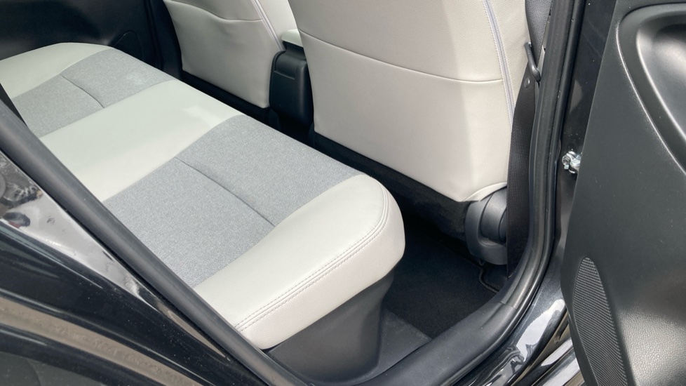 Toyota Yaris 1.5 Hybrid Excel 5dr CVT Hybrid Hatchback - Image 8