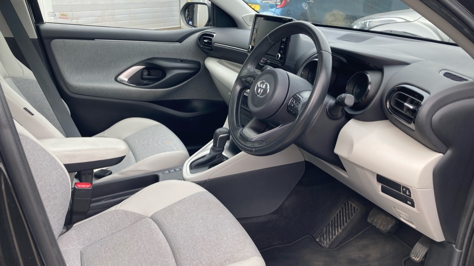Toyota Yaris 1.5 Hybrid Excel 5dr CVT Hybrid Hatchback - Image 12