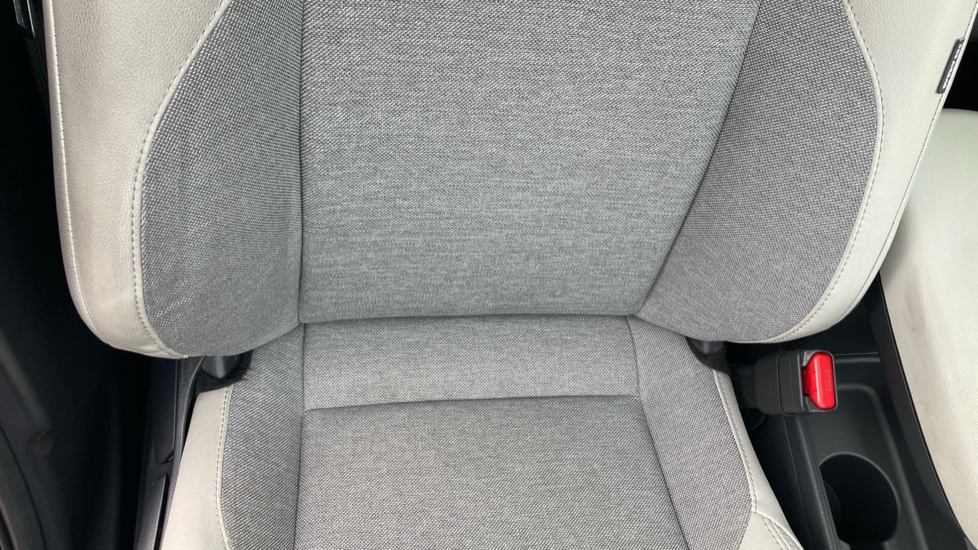 Toyota Yaris 1.5 Hybrid Excel 5dr CVT Hybrid Hatchback - Image 14