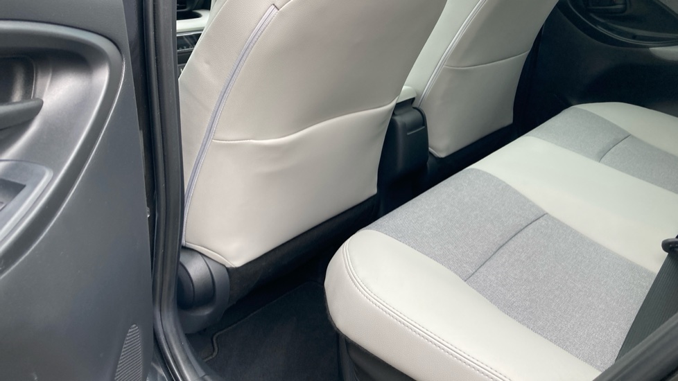 Toyota Yaris 1.5 Hybrid Excel 5dr CVT Hybrid Hatchback - Image 15