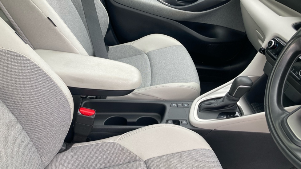 Toyota Yaris 1.5 Hybrid Excel 5dr CVT Hybrid Hatchback - Image 18