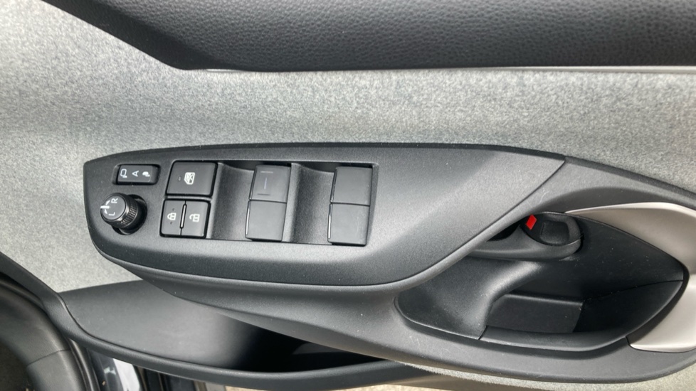 Toyota Yaris 1.5 Hybrid Excel 5dr CVT Hybrid Hatchback - Image 31