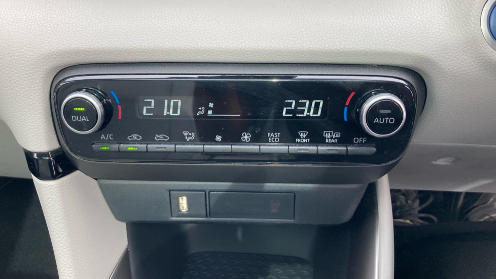 Toyota Yaris 1.5 Hybrid Excel 5dr CVT Hybrid Hatchback - Image 34