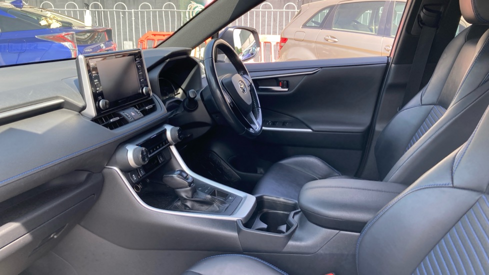 Toyota RAV4 2.5 VVT-i Hybrid Dynamic 5dr CVT 2WD Hybrid Estate - Image 5