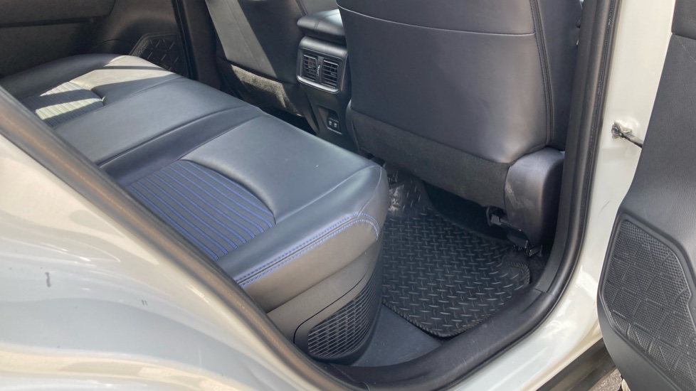 Toyota RAV4 2.5 VVT-i Hybrid Dynamic 5dr CVT 2WD Hybrid Estate - Image 8