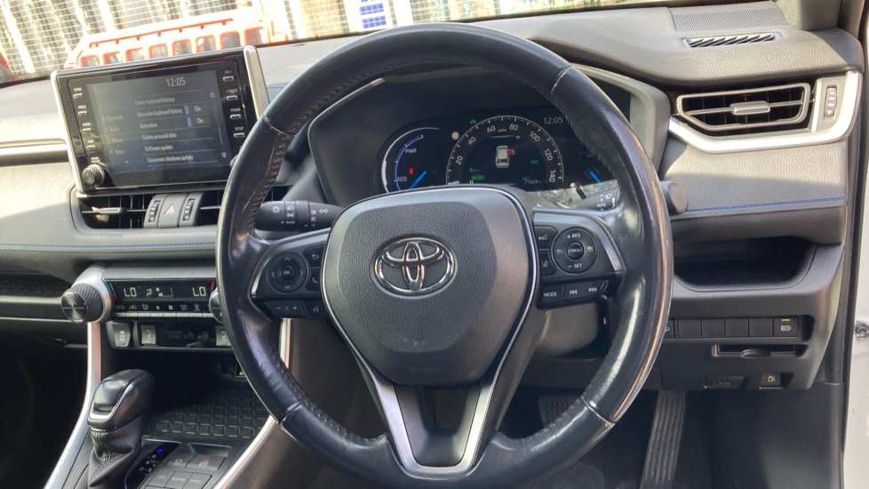 Toyota RAV4 2.5 VVT-i Hybrid Dynamic 5dr CVT 2WD Hybrid Estate - Image 10