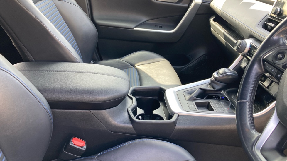 Toyota RAV4 2.5 VVT-i Hybrid Dynamic 5dr CVT 2WD Hybrid Estate - Image 18