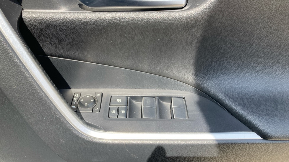 Toyota RAV4 2.5 VVT-i Hybrid Dynamic 5dr CVT 2WD Hybrid Estate - Image 20