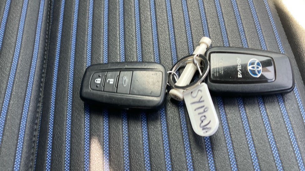 Toyota RAV4 2.5 VVT-i Hybrid Dynamic 5dr CVT 2WD Hybrid Estate - Image 28