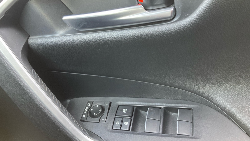 Toyota RAV4 2.5 VVT-i Hybrid Dynamic 5dr CVT 2WD Hybrid Estate - Image 30