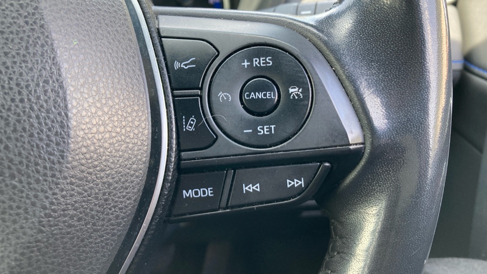 Toyota RAV4 2.5 VVT-i Hybrid Dynamic 5dr CVT 2WD Hybrid Estate - Image 31