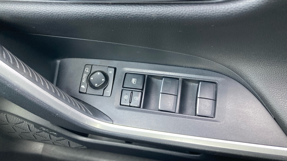 Toyota RAV4 2.5 VVT-i Hybrid Dynamic 5dr CVT 2WD Hybrid Estate - Image 32