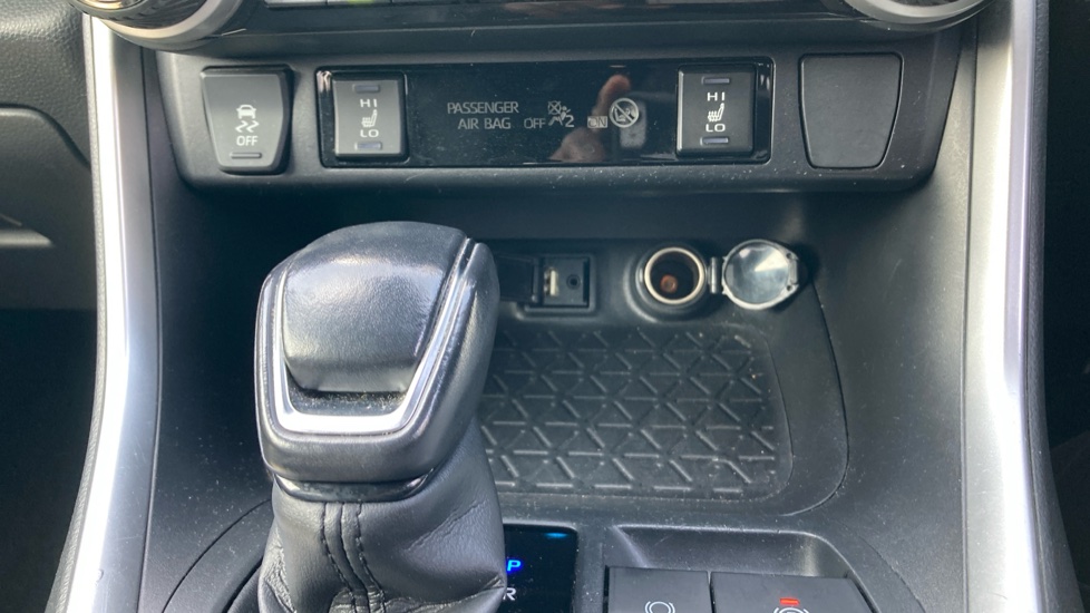Toyota RAV4 2.5 VVT-i Hybrid Dynamic 5dr CVT 2WD Hybrid Estate - Image 33