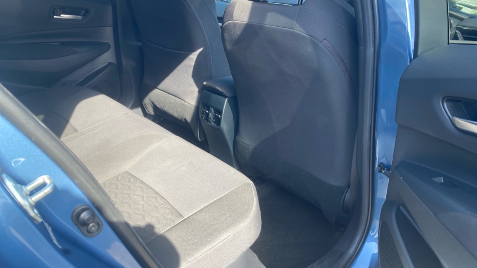 Toyota Corolla 1.8 VVT-i Hybrid Design 5dr CVT Hybrid Estate - Image 8