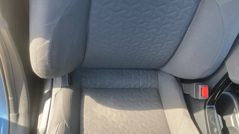 Toyota Corolla 1.8 VVT-i Hybrid Design 5dr CVT Hybrid Estate - Image 14