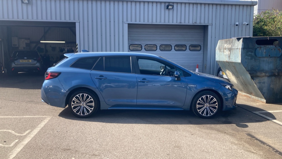 Toyota Corolla 1.8 VVT-i Hybrid Design 5dr CVT Hybrid Estate - Image 23