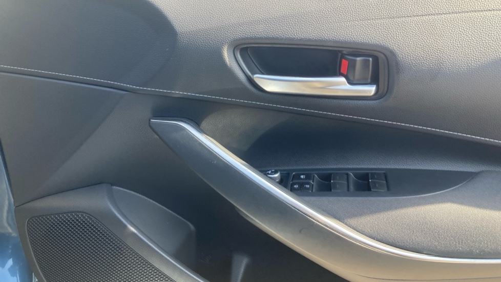 Toyota Corolla 1.8 VVT-i Hybrid Design 5dr CVT Hybrid Estate - Image 30