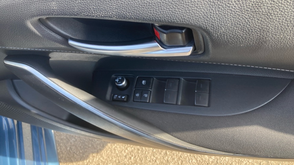 Toyota Corolla 1.8 VVT-i Hybrid Design 5dr CVT Hybrid Estate - Image 32
