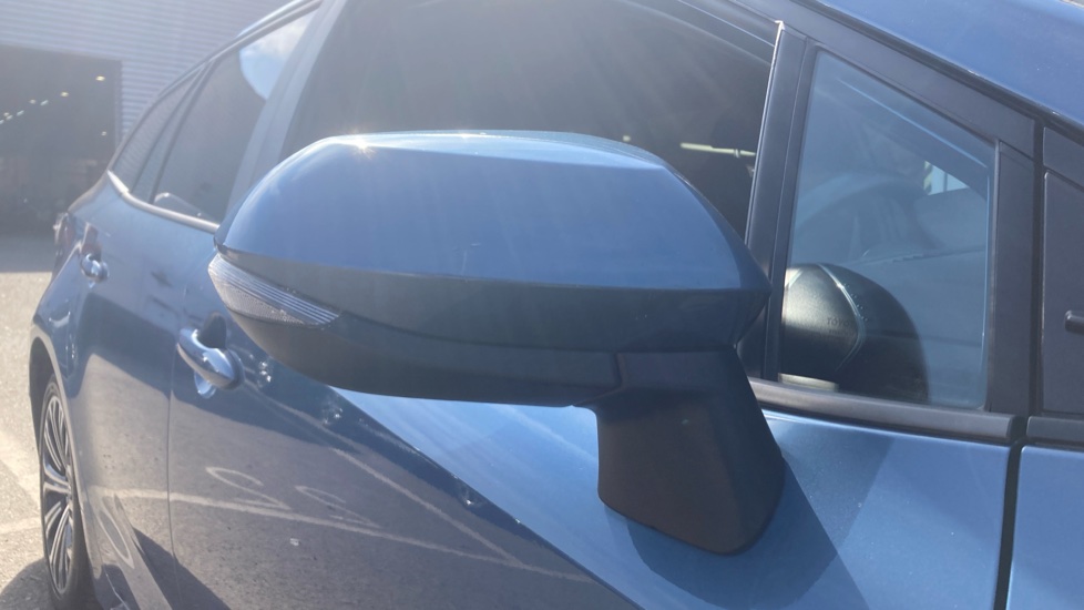 Toyota Corolla 1.8 VVT-i Hybrid Design 5dr CVT Hybrid Estate - Image 47