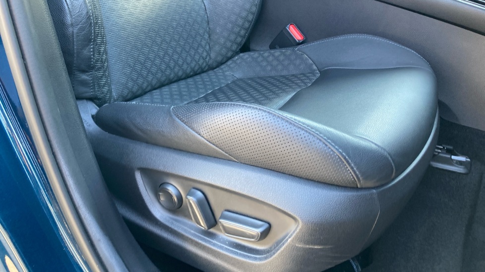 Toyota C-HR 2.0 Hybrid Excel 5dr CVT Hybrid Hatchback - Image 17