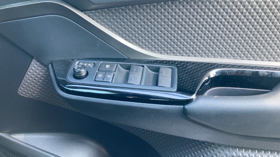 Toyota C-HR 2.0 Hybrid Excel 5dr CVT Hybrid Hatchback - Image 30