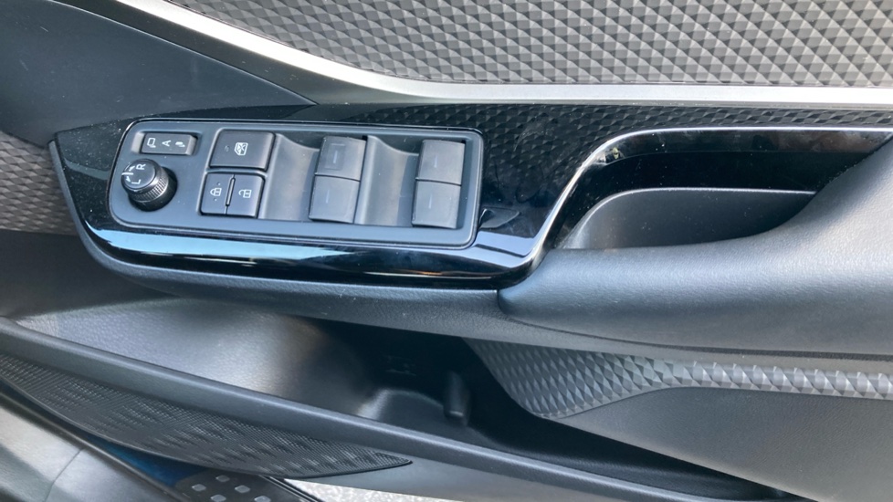 Toyota C-HR 2.0 Hybrid Excel 5dr CVT Hybrid Hatchback - Image 32