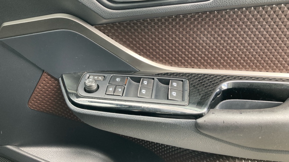Toyota C-HR 1.8 Hybrid Excel 5dr CVT Hybrid Hatchback - Image 20
