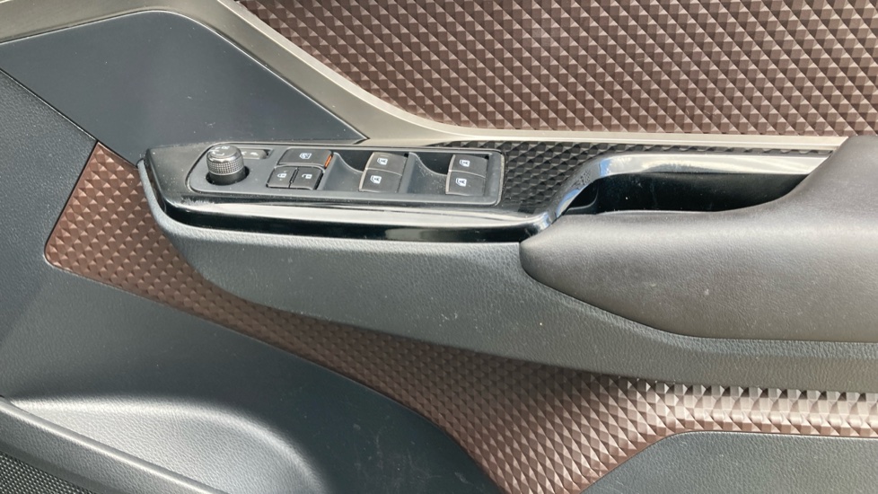 Toyota C-HR 1.8 Hybrid Excel 5dr CVT Hybrid Hatchback - Image 30