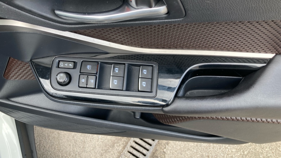 Toyota C-HR 1.8 Hybrid Excel 5dr CVT Hybrid Hatchback - Image 32