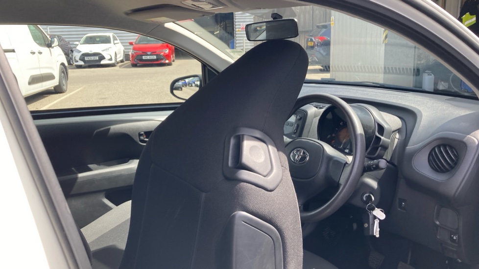Toyota Aygo 1.0 VVT-i X 3dr Petrol Hatchback - Image 19