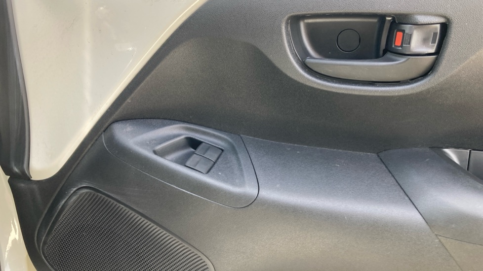 Toyota Aygo 1.0 VVT-i X 3dr Petrol Hatchback - Image 20