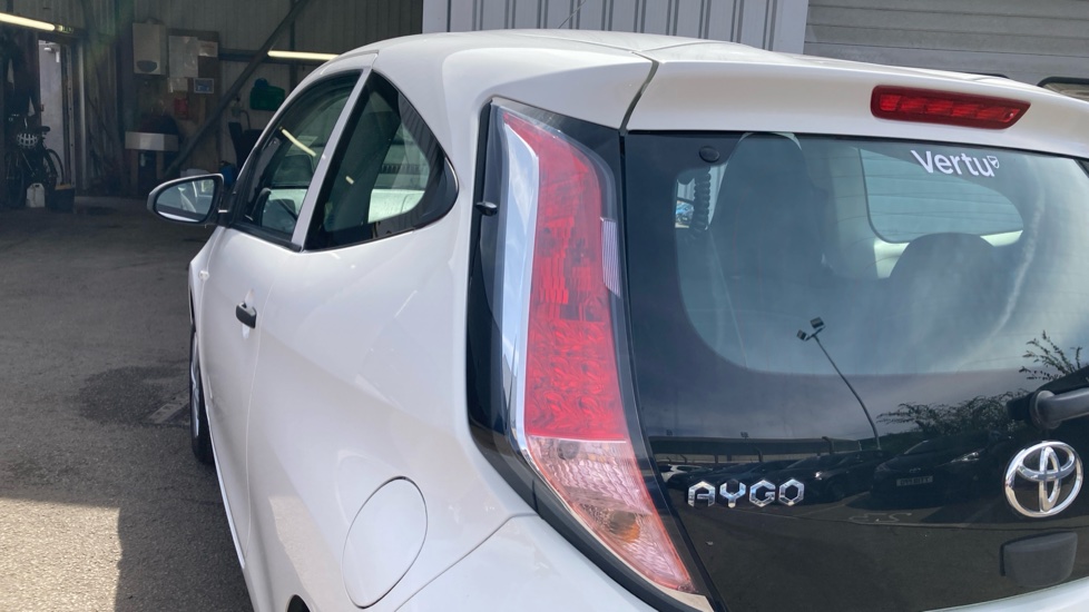 Toyota Aygo 1.0 VVT-i X 3dr Petrol Hatchback - Image 21