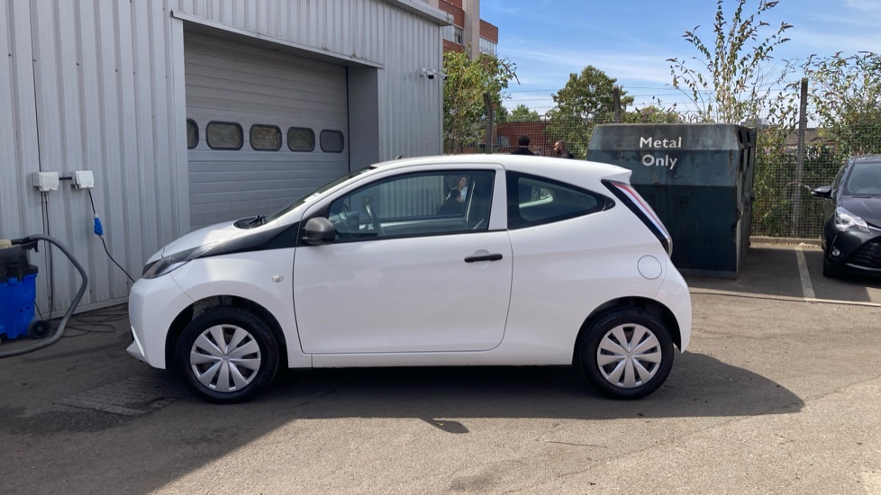 Toyota Aygo 1.0 VVT-i X 3dr Petrol Hatchback - Image 24