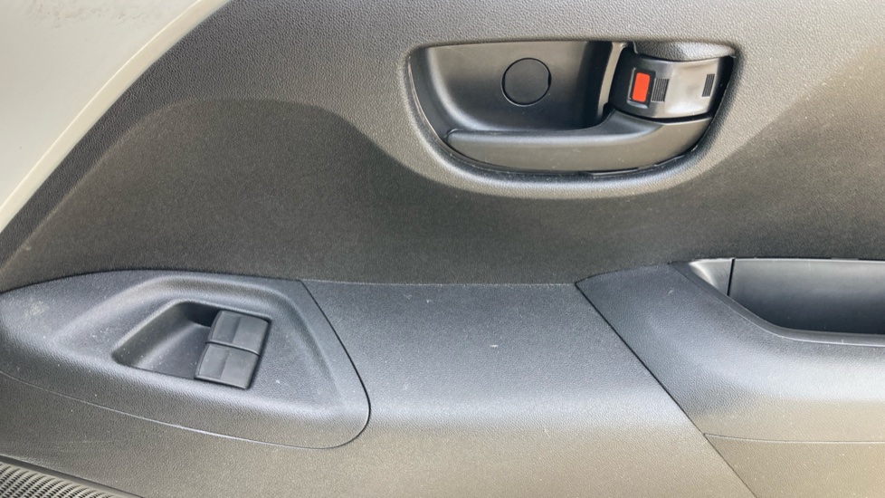 Toyota Aygo 1.0 VVT-i X 3dr Petrol Hatchback - Image 29