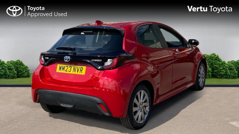 Toyota Yaris 1.5 Hybrid Icon 5dr CVT Hybrid Hatchback - Image 2