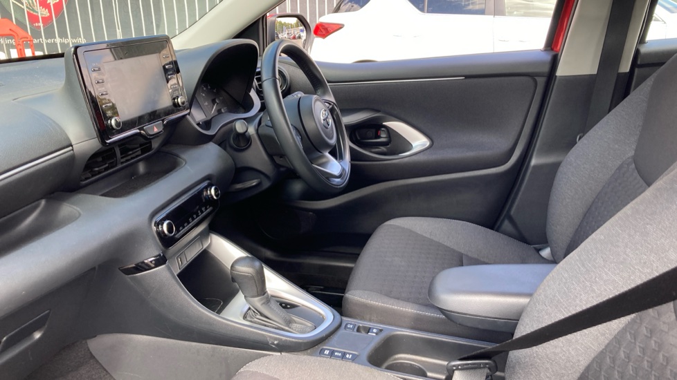 Toyota Yaris 1.5 Hybrid Icon 5dr CVT Hybrid Hatchback - Image 5