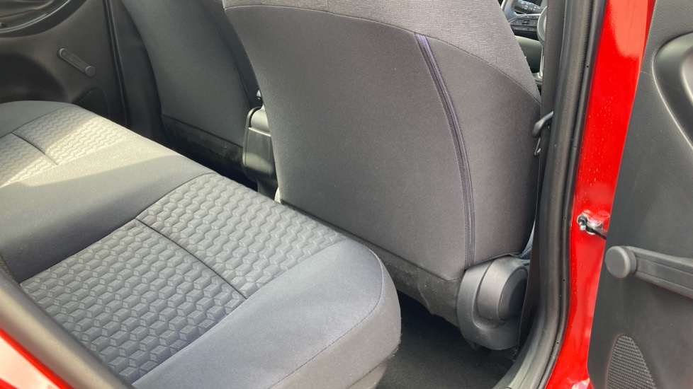 Toyota Yaris 1.5 Hybrid Icon 5dr CVT Hybrid Hatchback - Image 8