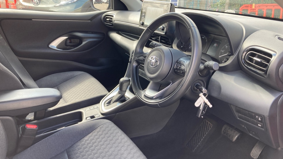 Toyota Yaris 1.5 Hybrid Icon 5dr CVT Hybrid Hatchback - Image 12