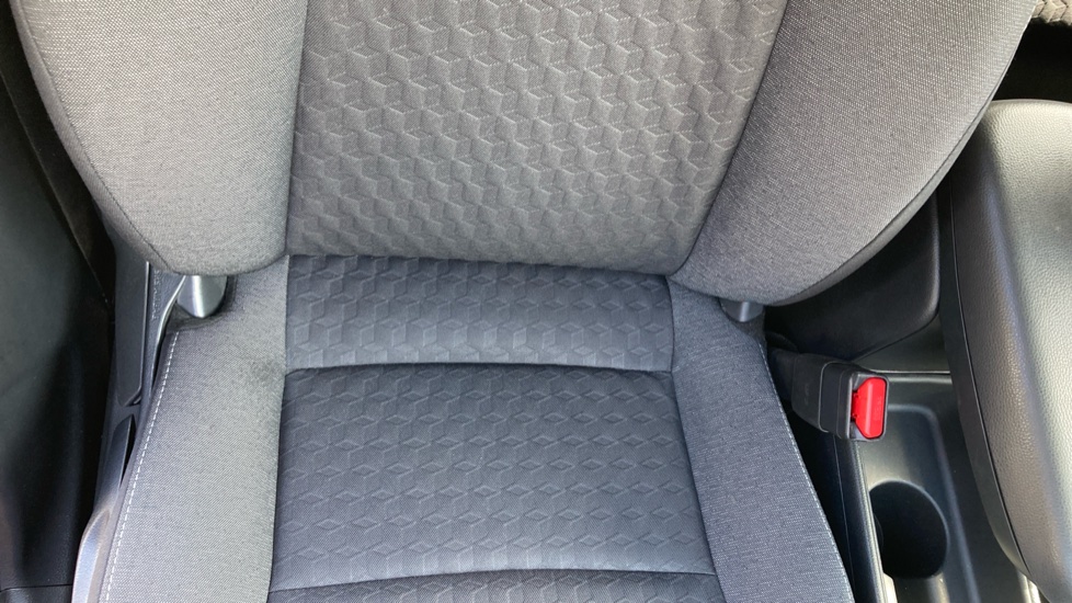 Toyota Yaris 1.5 Hybrid Icon 5dr CVT Hybrid Hatchback - Image 14