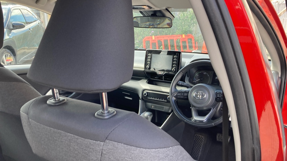 Toyota Yaris 1.5 Hybrid Icon 5dr CVT Hybrid Hatchback - Image 19